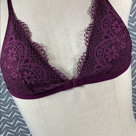 Victoria Secret Bra - Picture 2 of 8